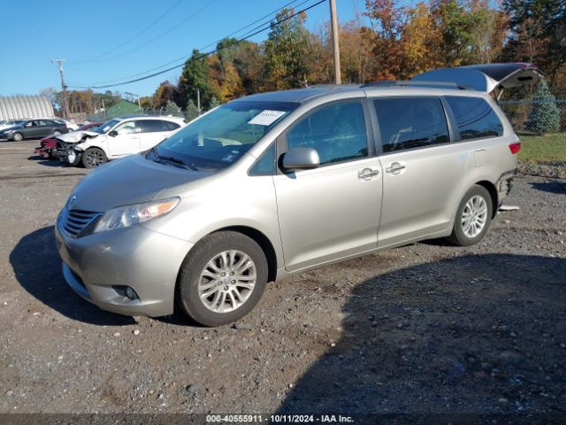5TDYZ3DC2HS833614 Toyota Sienna Xle 8 Passenger