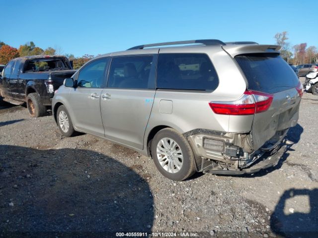 5TDYZ3DC2HS833614 Toyota Sienna Xle 8 Passenger