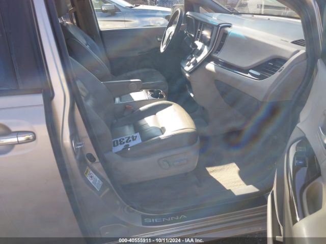 5TDYZ3DC2HS833614 Toyota Sienna Xle 8 Passenger