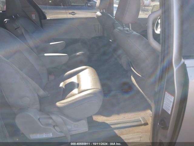 5TDYZ3DC2HS833614 Toyota Sienna Xle 8 Passenger