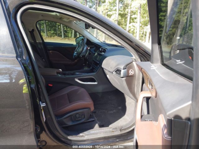2017 JAGUAR F-PACE SADCM2BVXHA490611 Photo 4