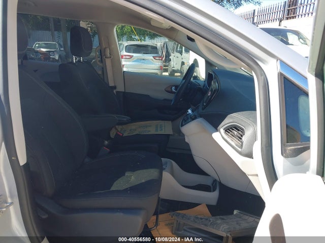 2C4RC1CG8PR597427 Chrysler Voyager Lx