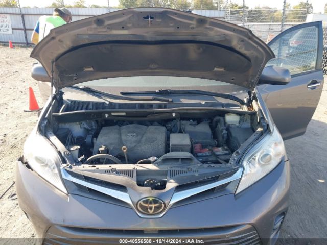 5TDYZ3DCXJS929819 Toyota Sienna Xle Premium 8 Passenger
