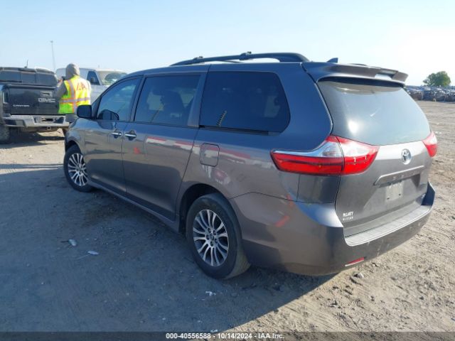 5TDYZ3DCXJS929819 Toyota Sienna Xle Premium 8 Passenger