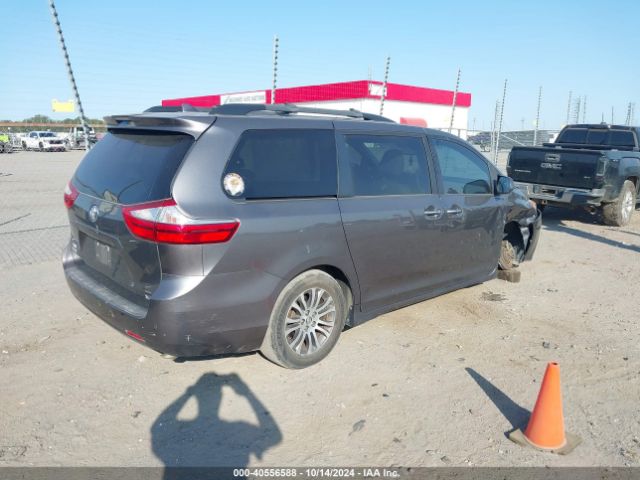 5TDYZ3DCXJS929819 Toyota Sienna Xle Premium 8 Passenger