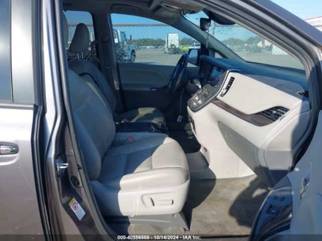 5TDYZ3DCXJS929819 Toyota Sienna Xle Premium 8 Passenger