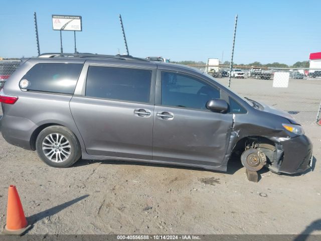 5TDYZ3DCXJS929819 Toyota Sienna Xle Premium 8 Passenger