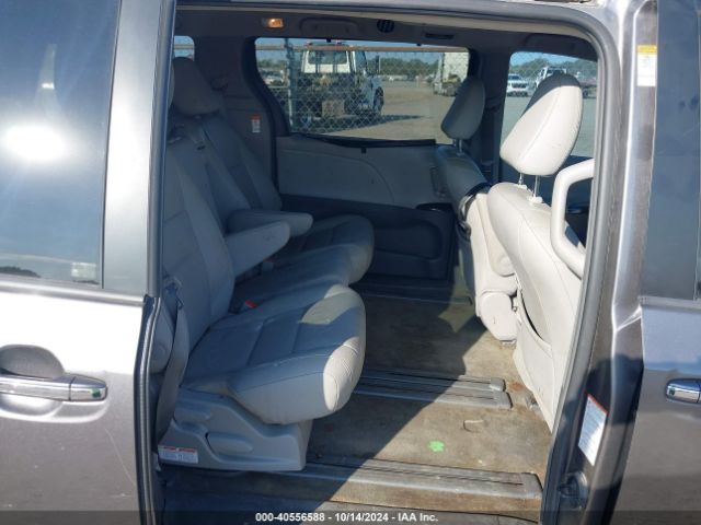 5TDYZ3DCXJS929819 Toyota Sienna Xle Premium 8 Passenger