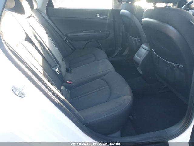 KIA Optima Lx 2017 5XXGT4L33HG171077 Image 8