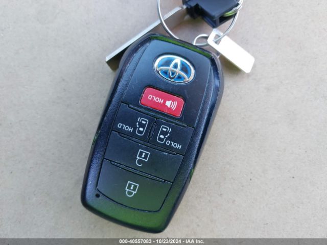 5TDKRKEC7RS198924 Toyota SIENNA LE