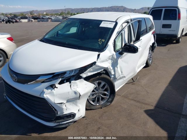 5TDKRKEC7RS198924 Toyota SIENNA LE