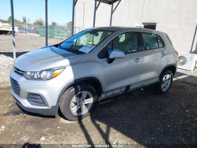 Chevrolet TRAX LS 2018 KL7CJNSB2JB723499 Image 2
