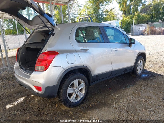 Chevrolet TRAX LS 2018 KL7CJNSB2JB723499 Image 4
