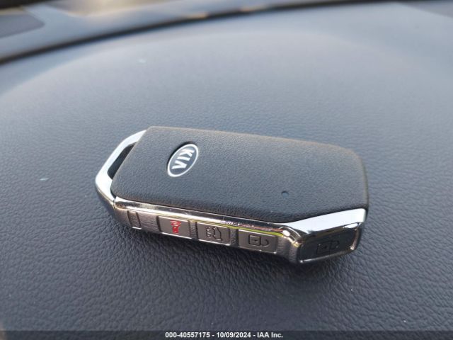 KNDCC3LC5L5427483 KIA Niro Touring