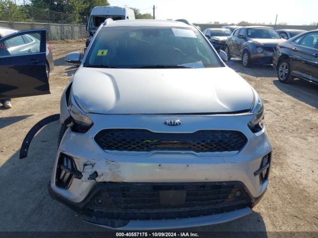 KNDCC3LC5L5427483 KIA Niro Touring