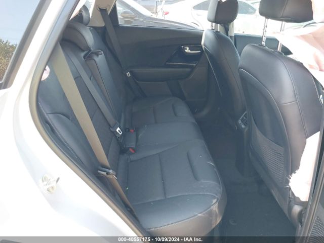 KNDCC3LC5L5427483 KIA Niro Touring