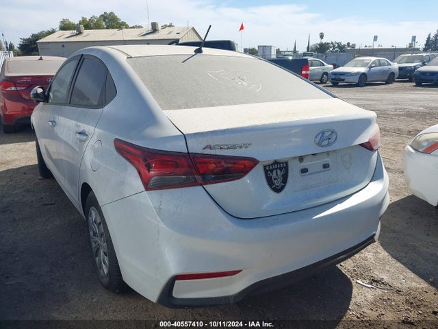 Hyundai 2018 2018 3KPC24A39JE014916 Image 3
