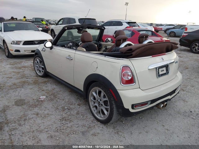 2011 MINI COOPER S WMWZP3C58BTX83126 Photo 2