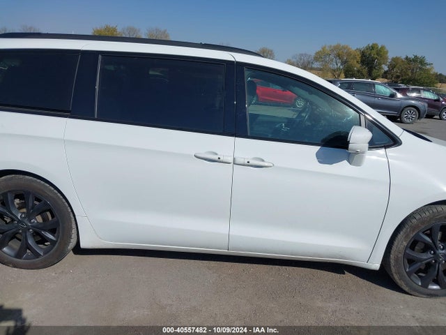 Chrysler Pacifica Touring L Plus 2020 2C4RC1EGXLR250009 Image 13