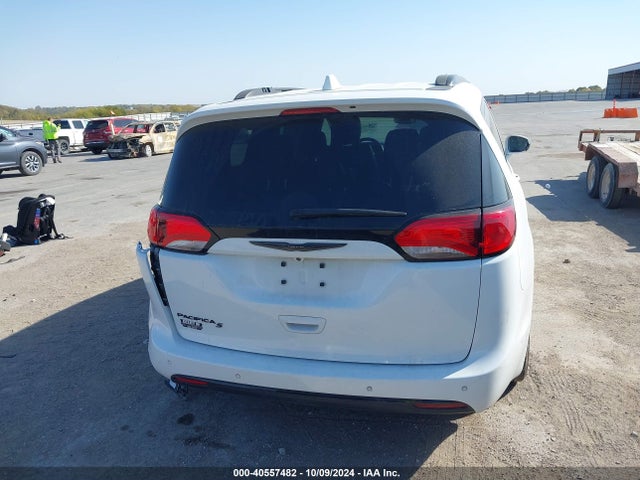 Chrysler Pacifica Touring L Plus 2020 2C4RC1EGXLR250009 Image 16