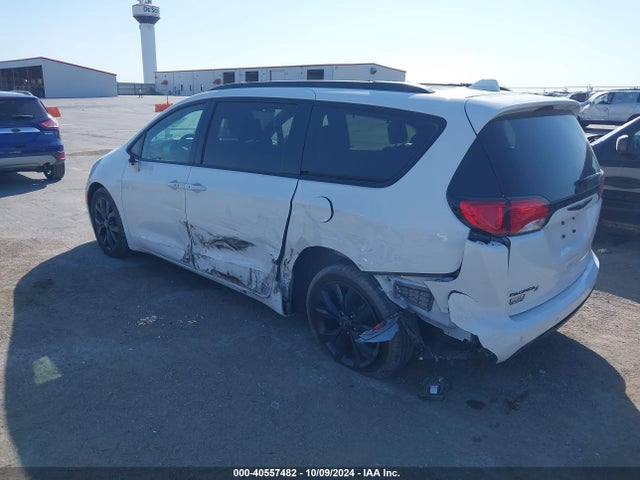 Chrysler Pacifica Touring L Plus 2020 2C4RC1EGXLR250009 Image 3