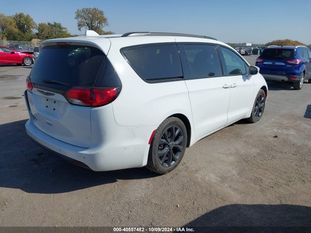 Chrysler Pacifica Touring L Plus 2020 2C4RC1EGXLR250009 Image 4
