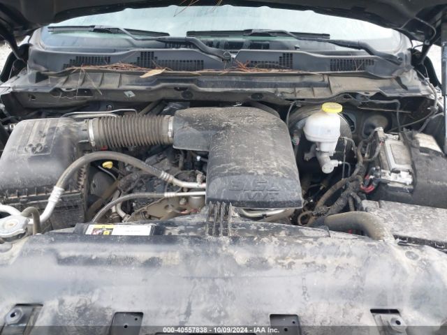 3C6RR7KG6NG313872 RAM 1500 Classic Tradesman  4x4 5'7 Box