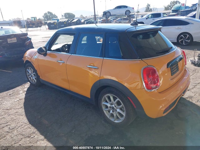 2015 MINI HARDTOP WMWXU3C59F2B56630 Photo 2