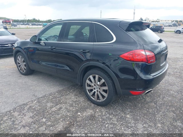 2011 PORSCHE CAYENNE WP1AB2A2XBLA51001 Photo 2