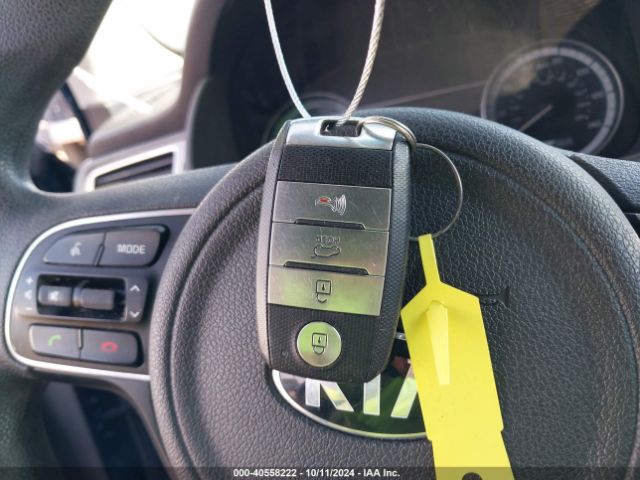 KNDCB3LC0K5351110 KIA NIRO LX
