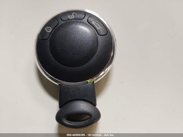 2010 MINI COOPER S WMWMF7C5XATX41382 Photo 10