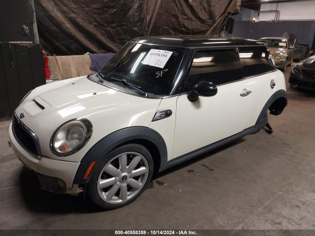 2010 MINI COOPER S WMWMF7C5XATX41382 Photo 1