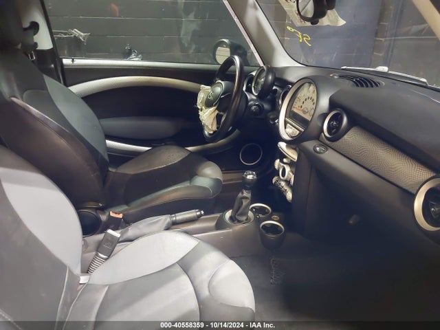 2010 MINI COOPER S WMWMF7C5XATX41382 Photo 4