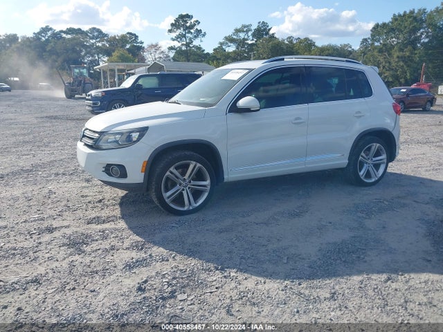 WVGAV7AXXFW049329 Volkswagen Tiguan R-line