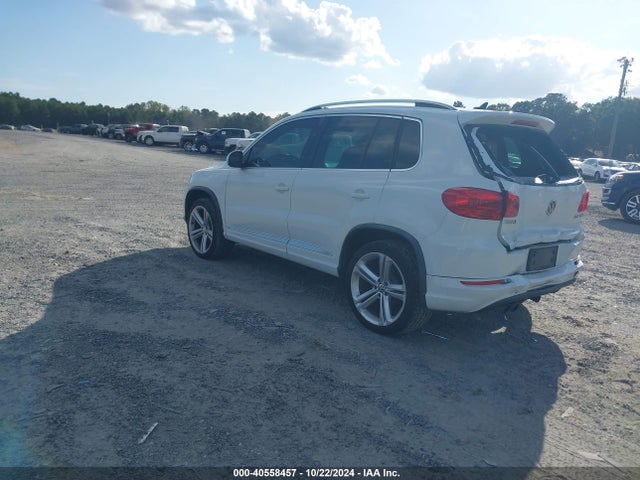 WVGAV7AXXFW049329 Volkswagen Tiguan R-line