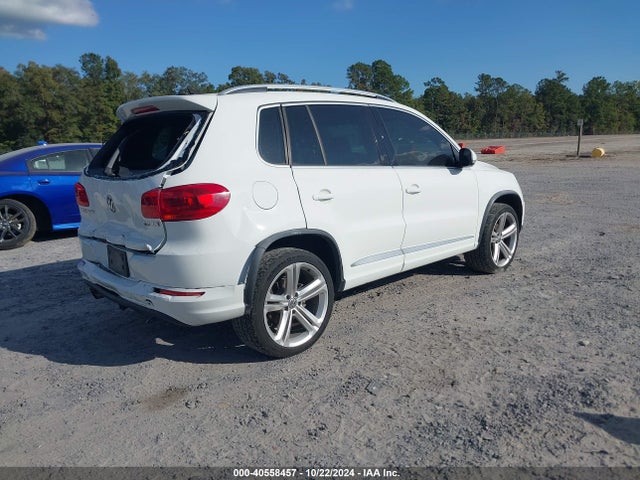 WVGAV7AXXFW049329 Volkswagen Tiguan R-line