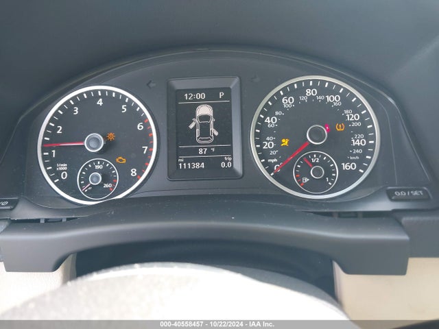WVGAV7AXXFW049329 Volkswagen Tiguan R-line