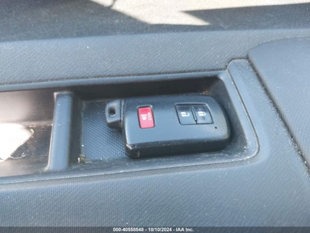 JTDKDTB35E1060282 Toyota Prius C Four