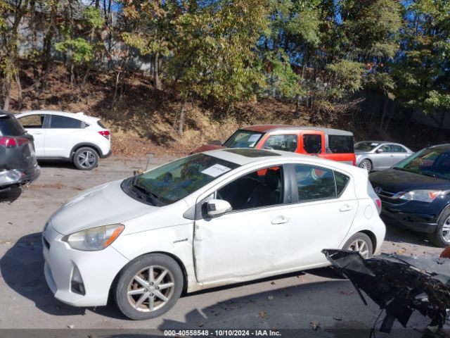JTDKDTB35E1060282 Toyota Prius C Four