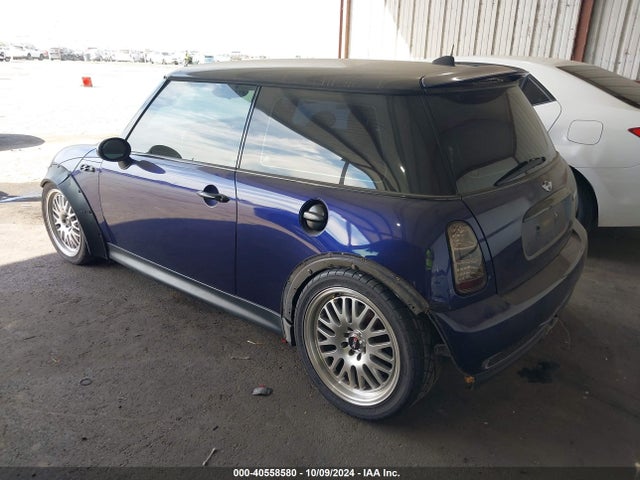 2006 MINI COOPER S WMWRE33526TJ33574 Photo 2