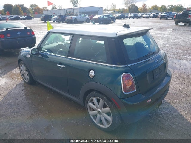 2007 MINI COOPER S WMWMF73587TL84003 Photo 2