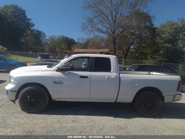1C6RR7GG6JS228963 RAM 1500 Big Horn  4x4 6'4 Box