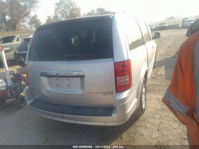 2010 Chrysler Town & Country Touring Plus მანქანა იყიდება აუქციონზე, vin: 2A4RR8D16AR494834, აუქციონის ნომერი: 40559386
