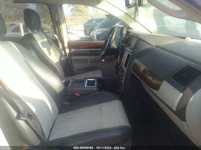 2010 Chrysler Town & Country Touring Plus მანქანა იყიდება აუქციონზე, vin: 2A4RR8D16AR494834, აუქციონის ნომერი: 40559386