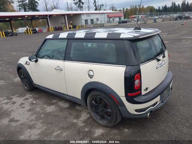 2009 MINI COOPER S CLUBMAN WMWMM33519TP93588 Photo 2