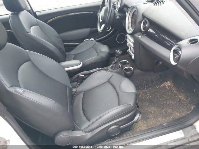 2009 MINI COOPER S CLUBMAN WMWMM33519TP93588 Photo 4