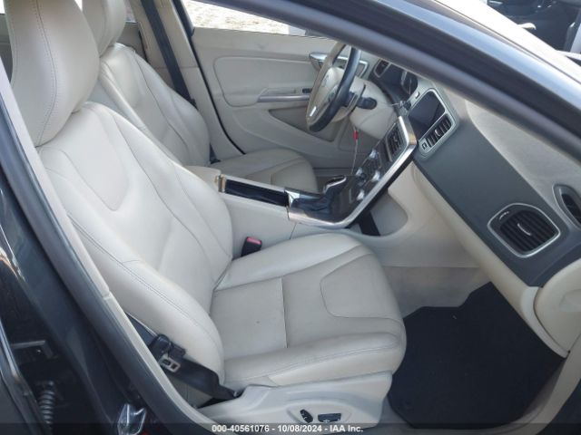 YV126MFK6F2351140 Volvo S60 T5 Premier
