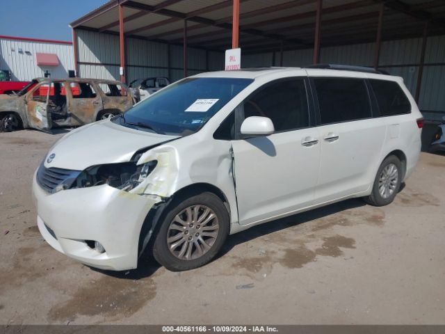 5TDYK3DC3FS657349 Toyota Sienna Xle 8 Passenger