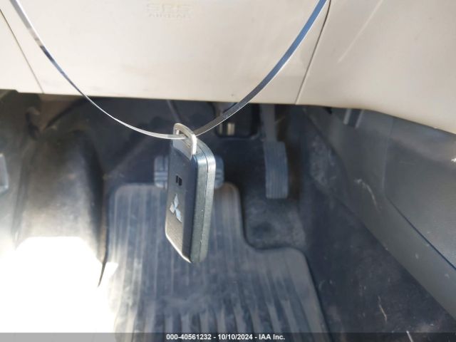 JA4AZ3A38HZ031437 Mitsubishi Outlander Se