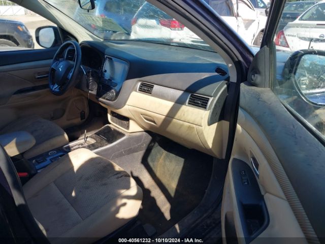 JA4AZ3A38HZ031437 Mitsubishi Outlander Se